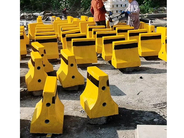水泥隔離墩
